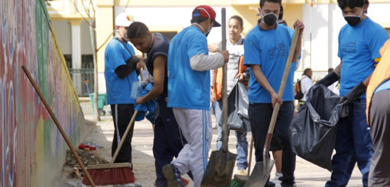 jornada de limpieza plaza españa jóvenes idipron