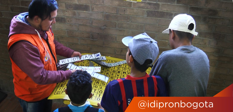Equipo territorial con jóvenes