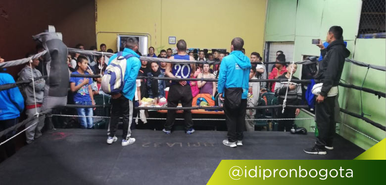 Jóvenes IDIPRON en torneo de boxeo