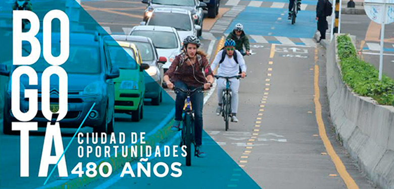 Personas en bicicleta en Bogotá